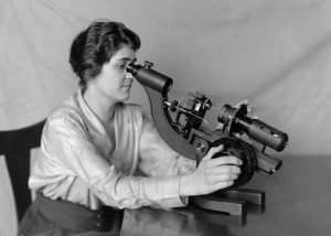 American_Optical_1921_Lensometer_in_use